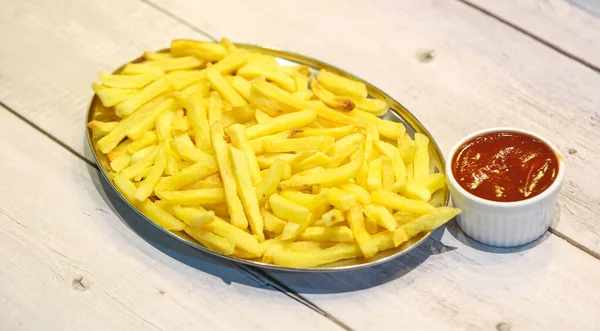 Batatas Fritas Saborosas Com Ketchup Vista Perto — Fotografia de Stock