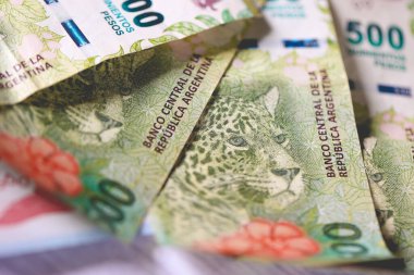 Arjantin 'den gelen para, Arjantin pesosu. Yakın çekim fotoğrafçılığı. Arjantin ekonomisi ve finans. 