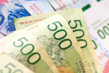 Arjantin 'den gelen para, Arjantin pesosu. Yakın çekim fotoğrafçılığı. Arjantin ekonomisi ve finans. 