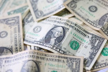 Para geçmişini dolar banknotlarıyla kapatın. Ekonomi ve finans kavramı.