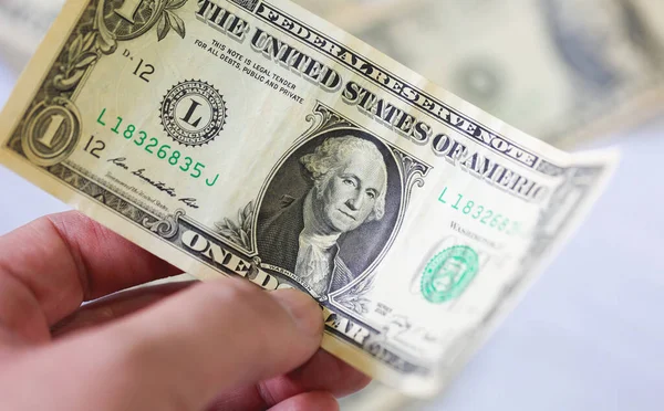 Para geçmişini dolar banknotlarıyla kapatın. Ekonomi ve finans kavramı.