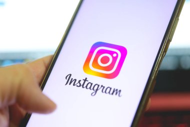Brasilia, Federal Bölge, Brezilya. Nisan 12, 2023. Akıllı telefon ekranında Instagram logosu