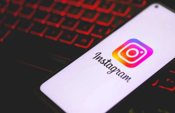 Brasilia, Federal Bölge, Brezilya. Nisan 12, 2023. Akıllı telefon ekranında Instagram logosu