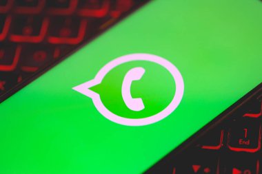 Brasilia, Federal Bölge, Brezilya. Nisan 12, 2023. Akıllı telefon ekranında bir Whatsapp uygulaması logosu 