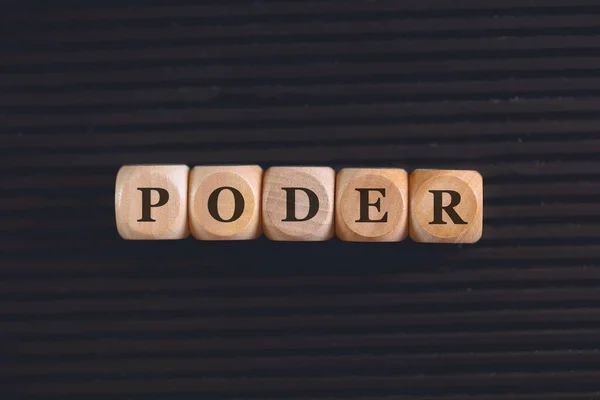 Poder Inscripción Portugués Brasileño Escrito Cubos Madera Fondo Negro — Foto de Stock