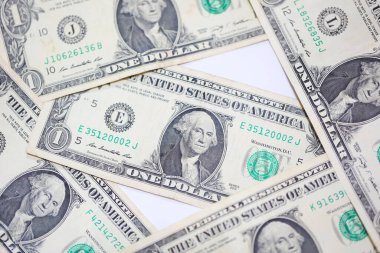 Para geçmişini dolar banknotlarıyla kapatın. Ekonomi ve finans kavramı.