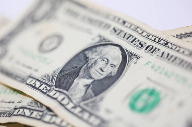 Para geçmişini dolar banknotlarıyla kapatın. Ekonomi ve finans kavramı.