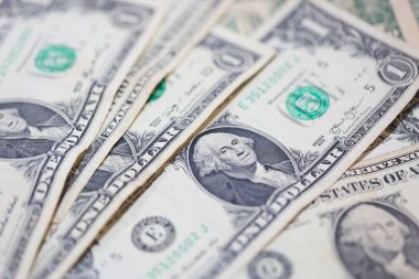 Para geçmişini dolar banknotlarıyla kapatın. Ekonomi ve finans kavramı.