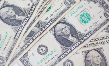 Para geçmişini dolar banknotlarıyla kapatın. Ekonomi ve finans kavramı.