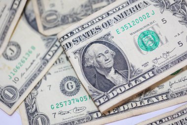 Para geçmişini dolar banknotlarıyla kapatın. Ekonomi ve finans kavramı.