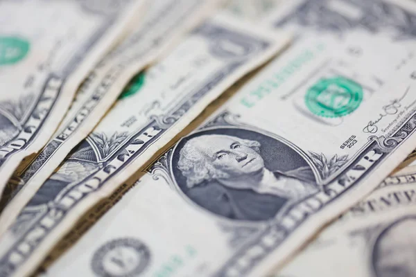 Para geçmişini dolar banknotlarıyla kapatın. Ekonomi ve finans kavramı.