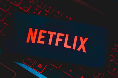 Brasilia, Federal Bölge, Brezilya - Nisan 2023. Akıllı telefon ekranında Netflix uygulama logosu