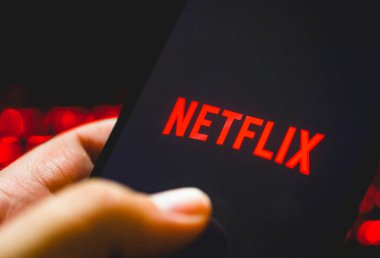 Brasilia, Federal Bölge, Brezilya - Nisan 2023. Akıllı telefon ekranında Netflix uygulama logosu