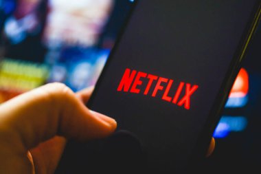 Brasilia, Federal Bölge, Brezilya - Nisan 2023. Akıllı telefon ekranında Netflix uygulama logosu