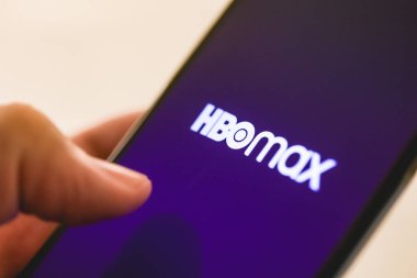 Brasilia, Federal Bölge, Brezilya - Nisan 2023. Akıllı telefon ekranında HBO Max uygulama logosu
