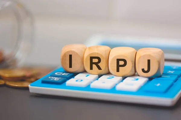 Irpj 약어는 입방체에 작문에 나오는 계산기 — 스톡 사진