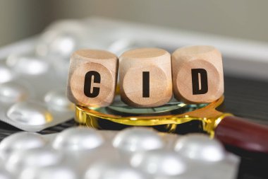 Uluslararası Hastalıklar Sınıflandırması 'nın kısaltması olan ICD Brezilya Portekizcesi' nde ahşap zarlar üzerine yazılmıştır. Sağlık, İlaç, Hasta, Hasta