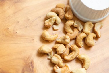 Masada fındık yığını, yakın plan görüntü. 