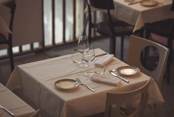 Restaurant Freien Italien Leere Gläser Café Mit Schöner Italienischer Straße — Stockfoto