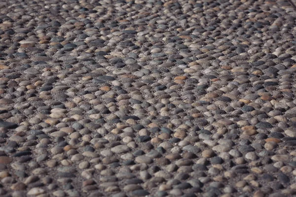 外側の小石で作られた床面 灰色の石の質感 自然な背景 小さな道路石の背景 砂利小石の石のテクスチャ 花崗岩 大理石 地面の小石 — ストック写真