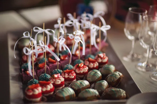Pyszne Ciasta Makarony Candybar Wedding Event Różnorodność Pyszne Desery Ciasta — Zdjęcie stockowe