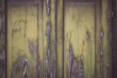 Düğümlü ve tırnak delikli klasik ahşap arka plan dokusu. Kırık boyayı gösteren tahta bir tahta. Çatlak boyalı, arka plan desenli eski yeşil ahşap bir duvar. Klasik arkaplan boyası soyma.