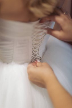 Gelinin düğün hediyesi. Gelinin hazırlıkları. Düğün günü. Sihirli düğün sabahı. Gelin hazırlanıyor..