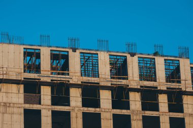 Gökdelen beton bina yapım aşamasında. 