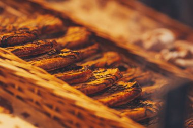 Tatlı ekmek fırını. Hamur işleri. Bir grup lezzetli kurabiye.. 