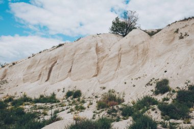 Açık madencilik. Tebeşir tepeleri. Tebeşir yüzeyi. Kireçtaşı ocağı. İlginç bir rahatlama şekli. İnanılmaz tepeler ve zemin. Dünyanın kuru bölgeleri. Küresel sıcaklık