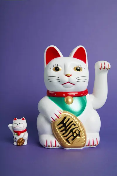Couple Mother Baby Maneki Neko Plastic Cat Symbolizing Luck Wealth — Stock Photo, Image