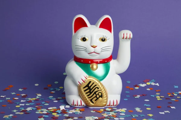 White Maneki Neko Plastic Cat Symbolizing Luck Wealth Confetti Carpet — Stock Photo, Image