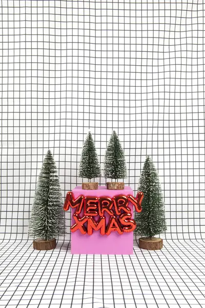 Adorno Navidad Plástico Rojo Brillante Con Texto Que Dice Feliz — Foto de Stock