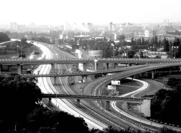Перекресток Дорог Черном Асфальте Открытой Городской Природе Большой Перекресток Дорог — стоковое фото