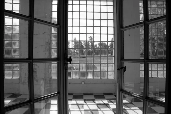 Schöne Holzrahmenfenster Altbau Ohne Menschen Altbau Bestehend Aus Fensterrahmenblick Zum — Stockfoto