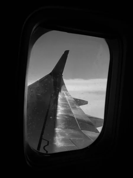 Beautiful View Airplane Window Large Wing Aircraft Shows Casement Windows — Stock Photo, Image