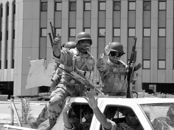 Irák Bagdád Květen 2005 Různí Vojáci Řídí Osobními Záležitostmi Konfliktu — Stock fotografie