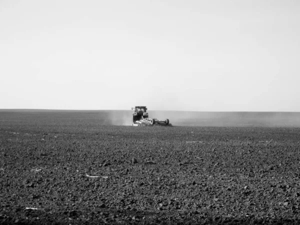 Gepflügtes Feld Von Traktor Schwarzer Erde Auf Offener Landschaft Natur — Stockfoto