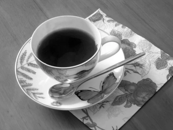 Beauty Kaffeetasse Steht Auf Holztisch Mit Dunklem Schmackhaftem Kaffee Brauner — Stockfoto