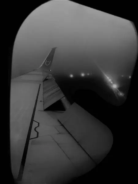 Piękny Widok Okna Samolotu Duże Skrzydło Pokazów Lotniczych Casement Okna — Zdjęcie stockowe
