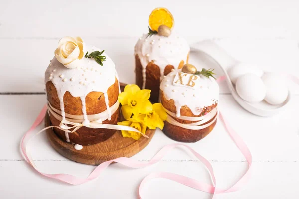 Húsvéti Sütemények Egy Finom Könnyű Modern Design Tojások Fehér Háttér — Stock Fotó