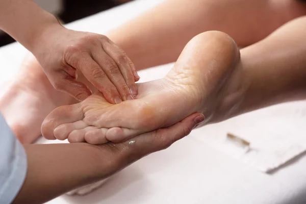 Masseur Doing Foot Massage Oil Spa Salon Spa Procedures Relaxing — 스톡 사진