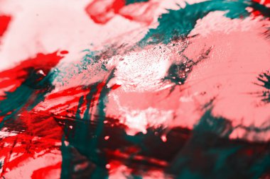 Siyah çizgili kırmızı gözlüklerle kağıt üzerinde fırça darbeleri. Eski, dokulu arka plan. Masaüstü duvar kağıtları, makro, guaj, suluboya. Albüm koleksiyonu için doku. El yapımı çizim