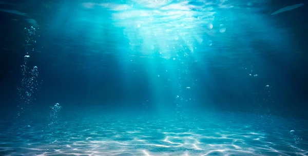Onderwater Oceaan Blauwe Abyss Met Zonlicht Duiken Duiken Achtergrond — Stockfoto