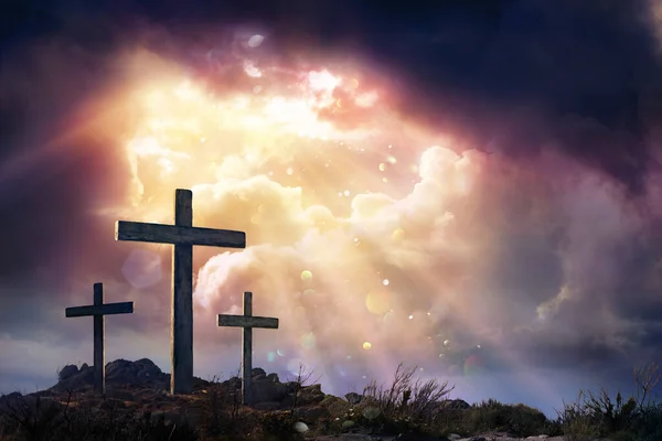 Auferstehung Kreuze Auf Dem Hügel Bei Sonnenuntergang Abstraktes Glitzern Himmel — Stockfoto