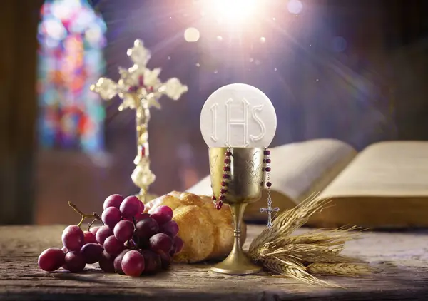 Împărtășanie Sfânta Liturghie Graal Pâine Ardei Vin Cina Cea Taină fotografii de stoc fără drepturi de autor
