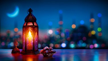 Ramazan Kareem - Hilal Aylı Arap Feneri - Bokeh Işıklı Odaklanmış Cami