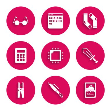 İşlemciyi işlemci, dolmakalem ucu, kart oyunu, kılıç, pantolon askısı, hesap makinesi, çorap ve gözlük simgesi ile ayarla. Vektör