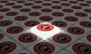 Melitopol, Ukrayna - 21 Kasım 2022: Chipotle logosu küp şeklinde izole edildi. Chipotle, Meksika yemeği servis eden bir Amerikan restoranı zinciri..