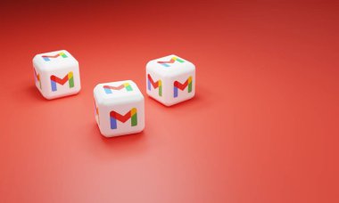 Melitopol, Ukrayna - 21 Kasım 2022: Gmail logosu renk arkaplanında izole edildi. Gmail Google tarafından geliştirilen ücretsiz bir e-posta servisidir..